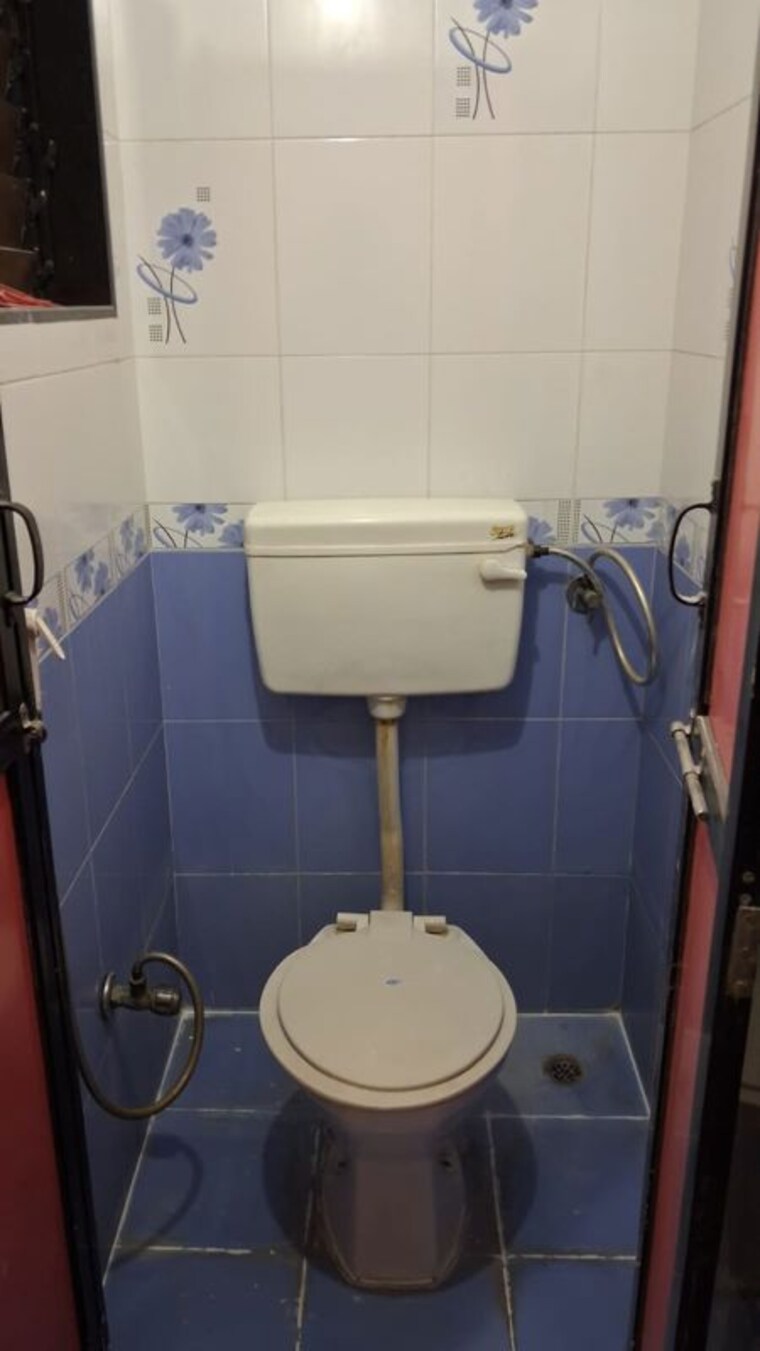 Bathroom, tilak nagar 2 Bedroom 650 Sq.Ft. Apartment In Tilak Nagar Mumbai 10181189