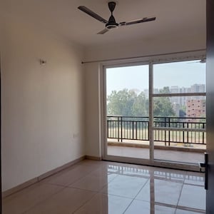 Room in 3 BHK Apartment at Green Valley Residencia, Nagla Road – for Rent