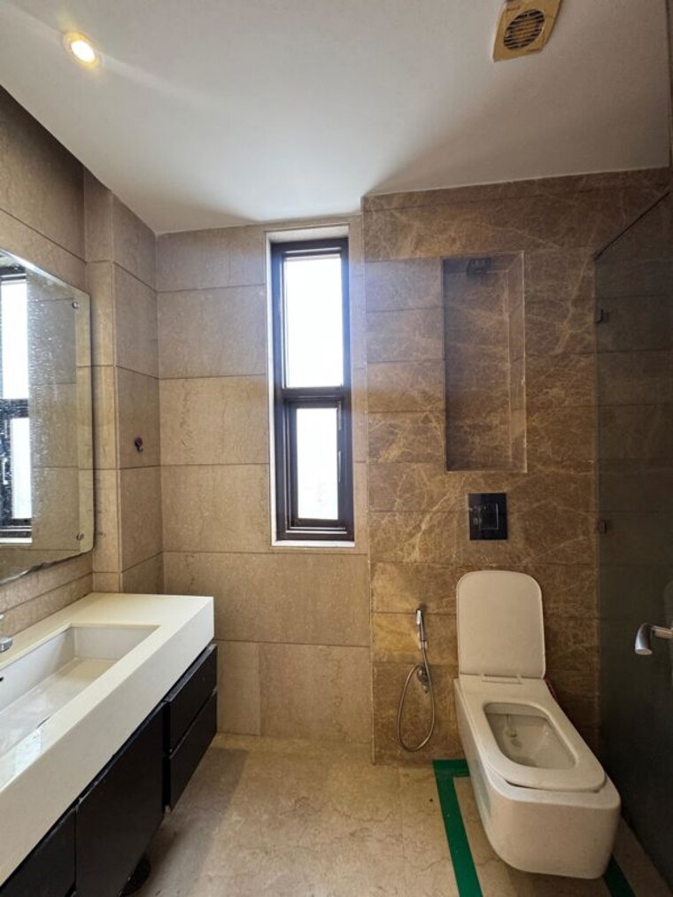Bathroom, green park 3 Bedroom 1800 Sq.Ft. Builder Floor In Green Park Delhi 10181217