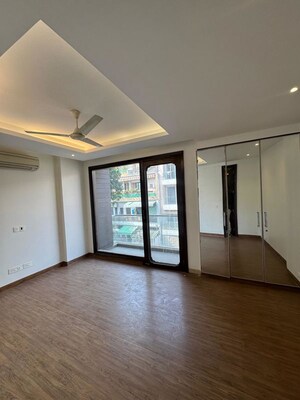 Room in 3 BHK Builder Floor at Green Park – for Sale