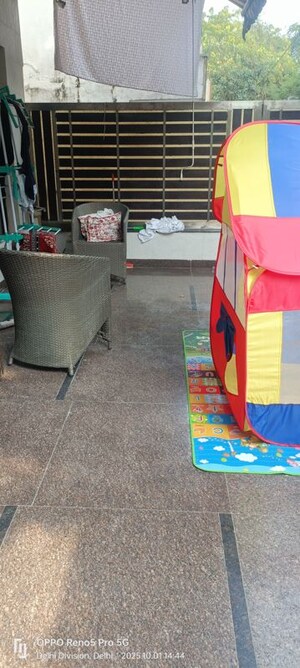 Parking in 4 BHK Builder Floor at Janakpuri – for Sale