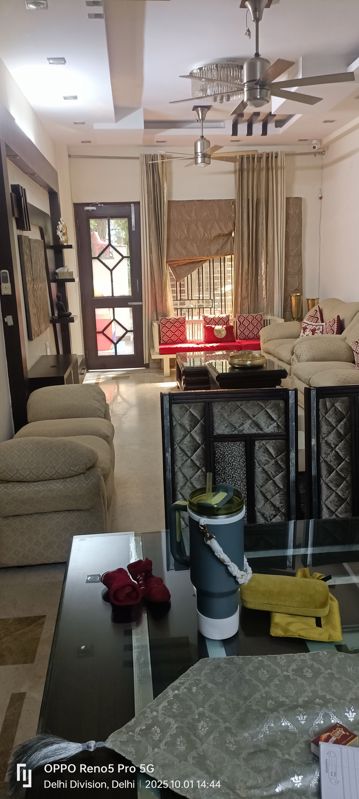 4 BHK + Pooja Room,Servant Room Builder Floor For Sale in Janakpuri