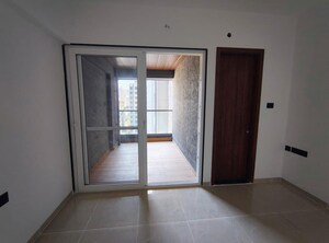 Room in 3 BHK Apartment at Kharadi – for Rent