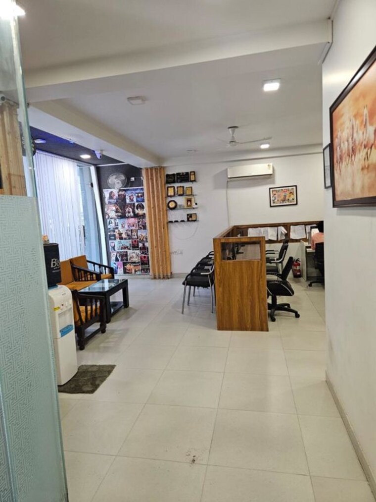 Common Area, kalkaji Commercial Office Space 200 Sq.Yd. In Kalkaji Delhi 10181362