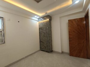 Room in 3.5 BHK Builder Floor at Sector 102 – for Sale