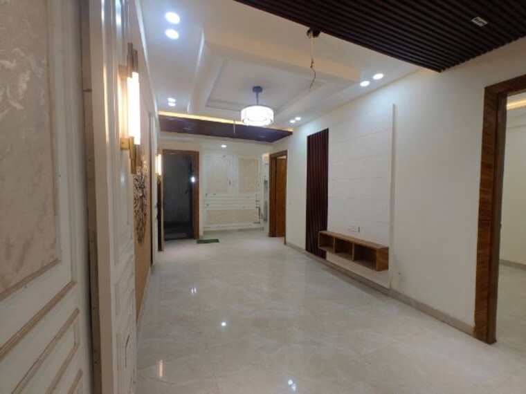 Room, sector 102 3.5 Bedroom 1800 Sq.Ft. Builder Floor In Sector 102 Noida 10181395