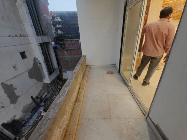Balcony, sector 102 3.5 Bedroom 1800 Sq.Ft. Builder Floor In Sector 102 Noida 10181395