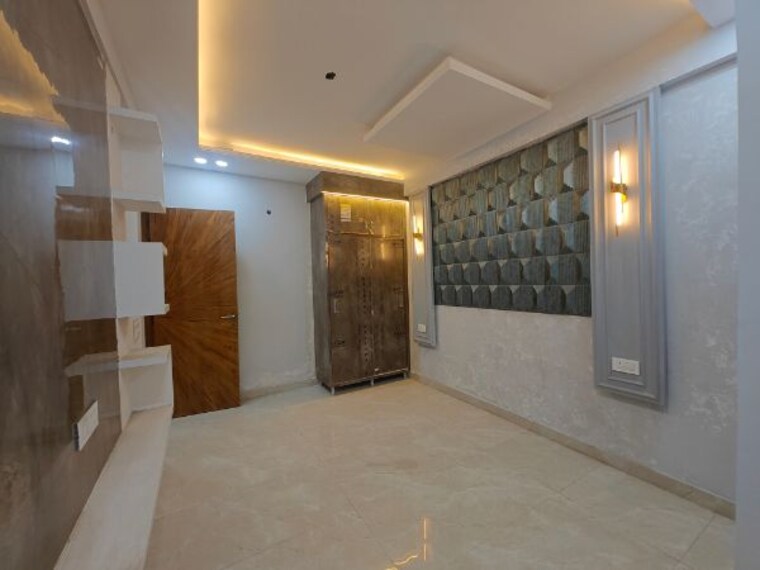 Room, sector 102 3.5 Bedroom 1800 Sq.Ft. Builder Floor In Sector 102 Noida 10181395
