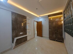 Room in 3.5 BHK Builder Floor at Sector 102 – for Sale