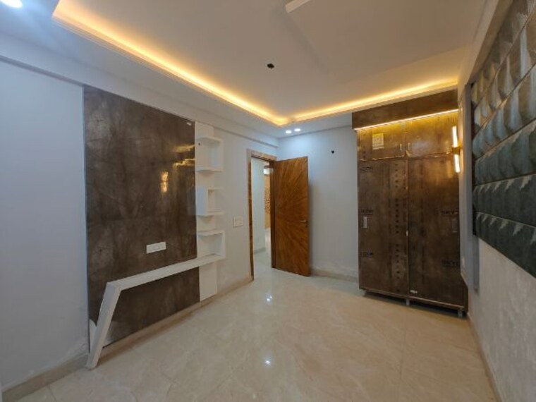 Room, sector 102 3.5 Bedroom 1800 Sq.Ft. Builder Floor In Sector 102 Noida 10181395
