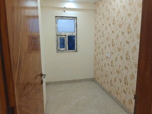 Room in 3.5 BHK Builder Floor at Sector 102 – for Sale