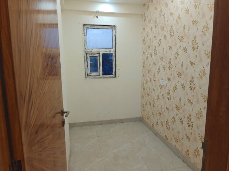 Room, sector 102 3.5 Bedroom 1800 Sq.Ft. Builder Floor In Sector 102 Noida 10181395