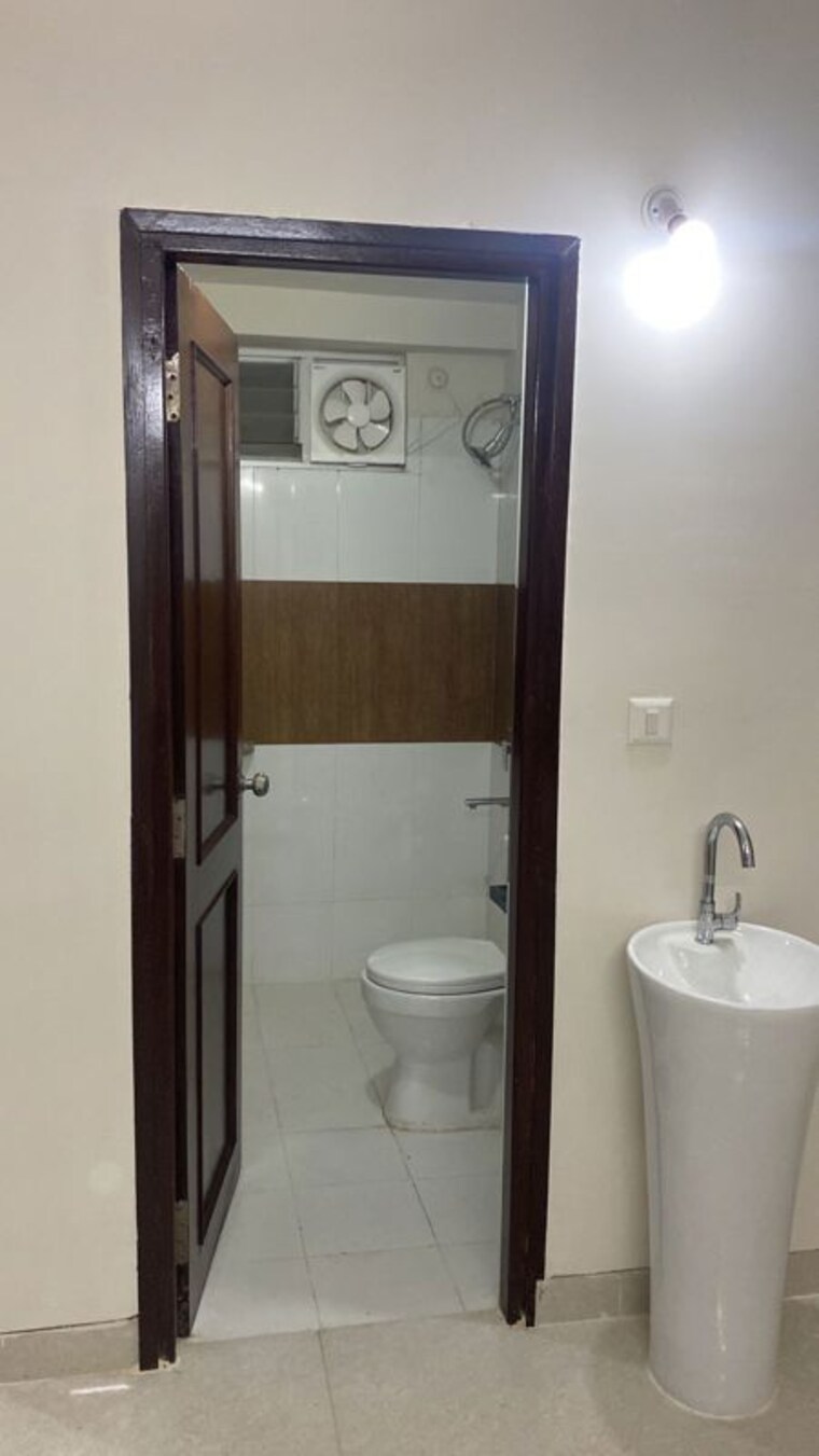 Bathroom, yogi vihar 3 Bedroom 2000 Sq.Ft. Apartment In Yogi Vihar Silvassa 10181393