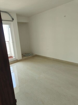 Room in 2.5 BHK Apartment at Gomti Nagar – for Sale