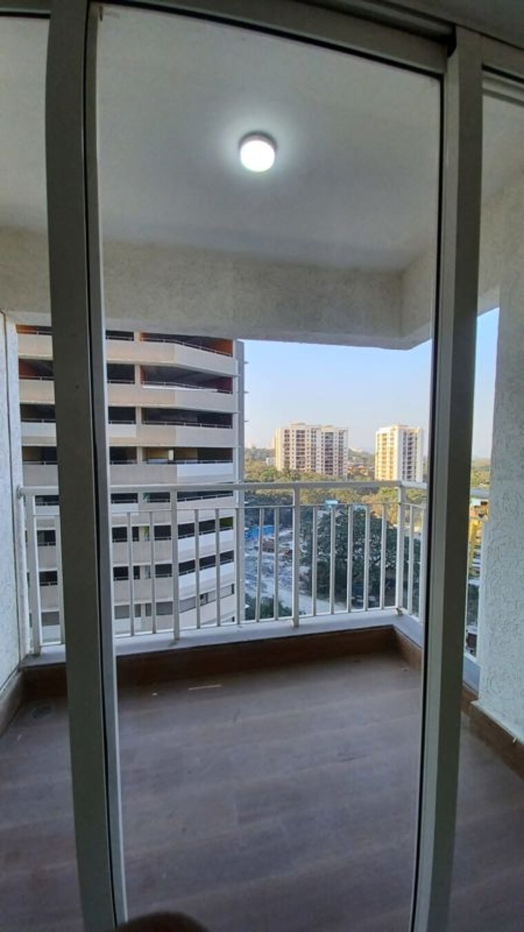 Balcony, lodha-amara 3 Bedroom 955 Sq.Ft. Apartment In Kolshet Road Thane 10181404