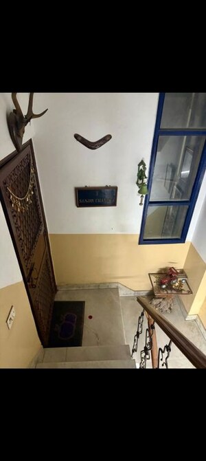 Furnished Amenities in 3 BHK Builder Floor at Kailash Colony – for Sale