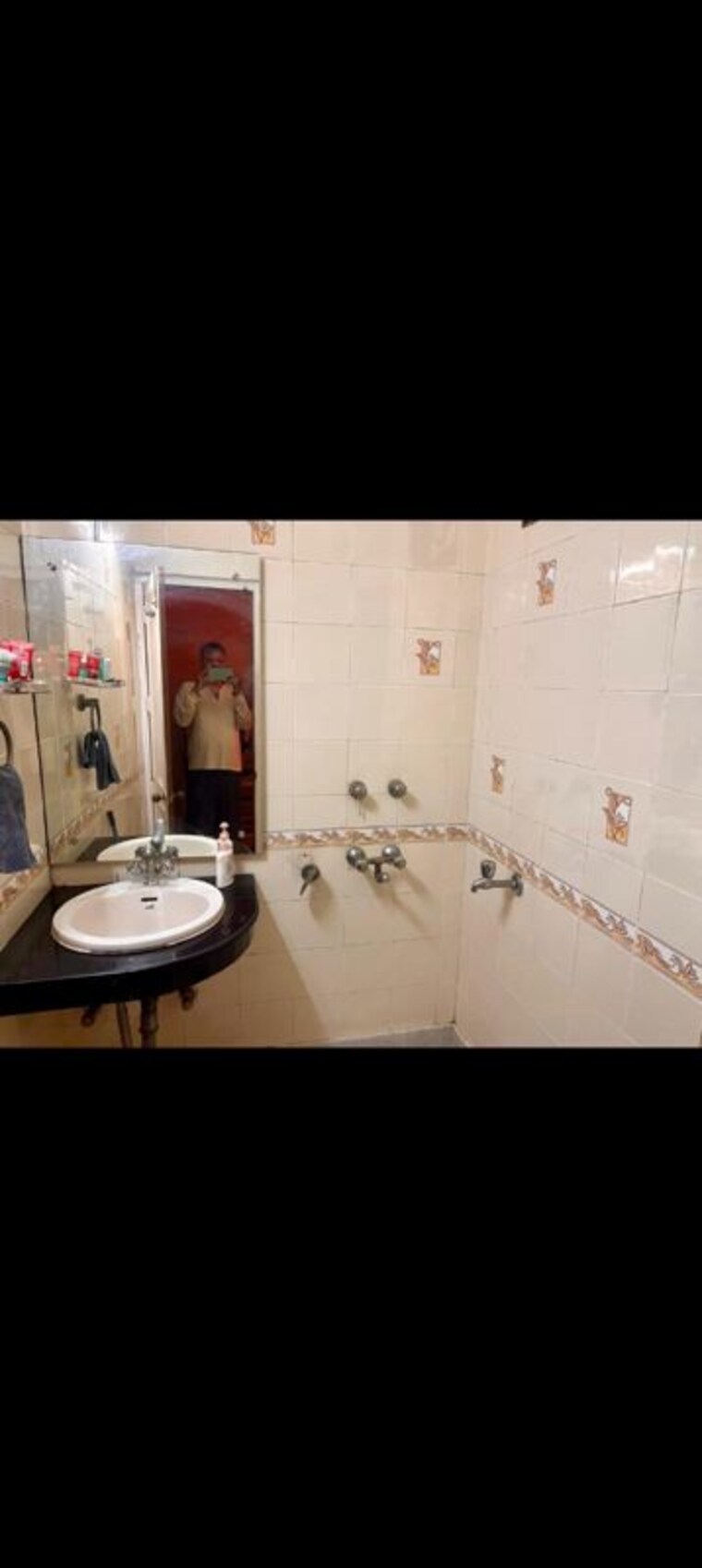 Master Bedroom, kailash colony 3 Bedroom 160 Sq.Yd. Builder Floor In Kailash Colony Delhi 10181483