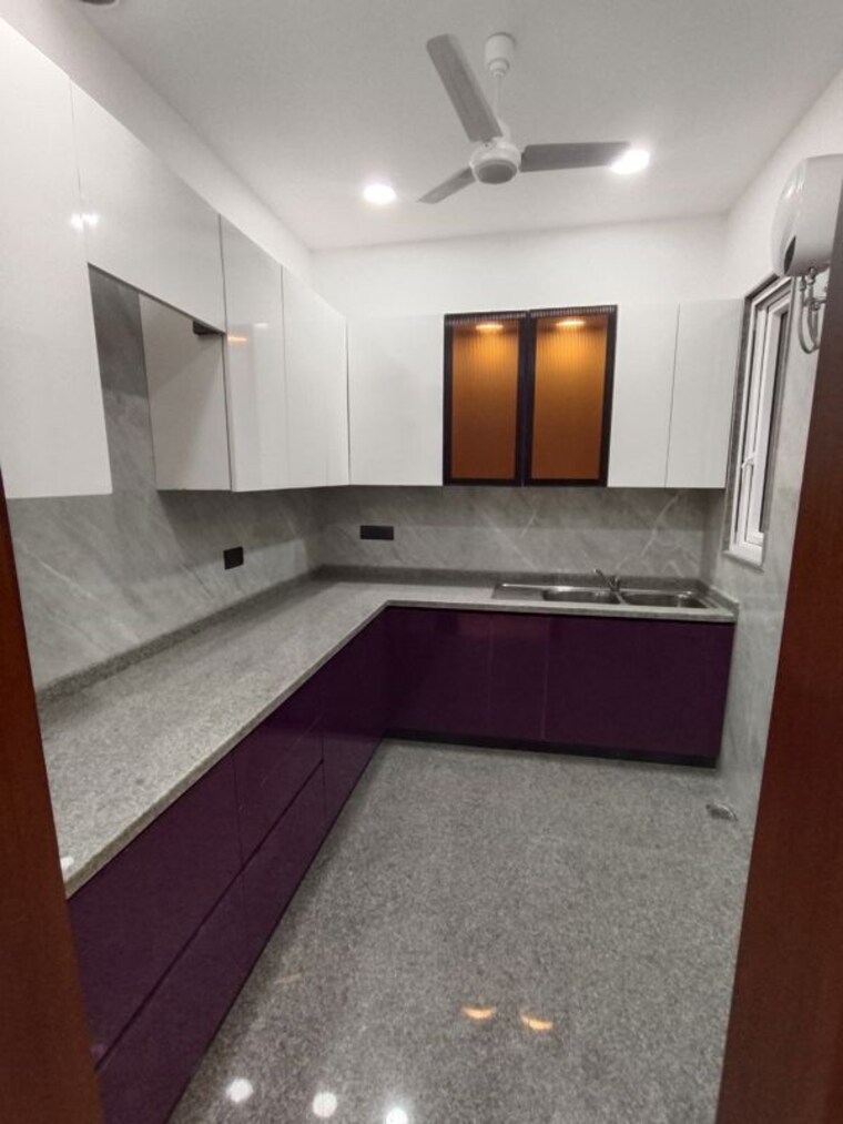 Kitchen, shivalik colony 3 Bedroom 1800 Sq.Ft. Builder Floor In Shivalik Colony Delhi 10181486
