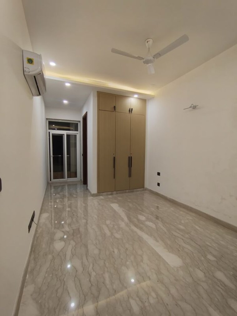 Room, shivalik colony 3 Bedroom 1800 Sq.Ft. Builder Floor In Shivalik Colony Delhi 10181486