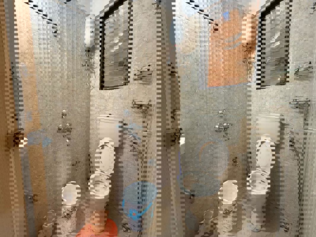 Bathroom in 3 BHK Builder Floor at Sector 43 – for Rent