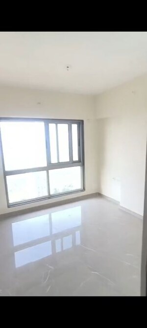 Room in 2 BHK Apartment at Veena Smart Homes, Kandivali West – for Rent