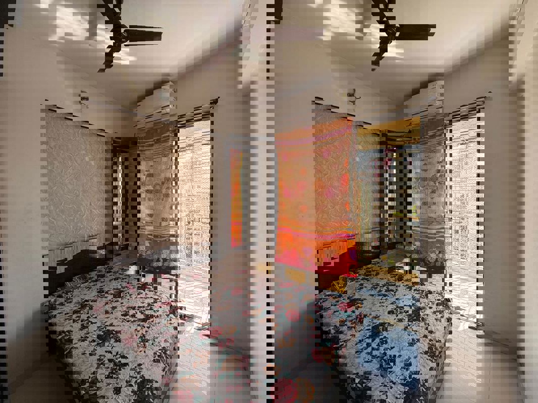 Bedroom in 3 BHK Builder Floor at Sector 43 – for Rent