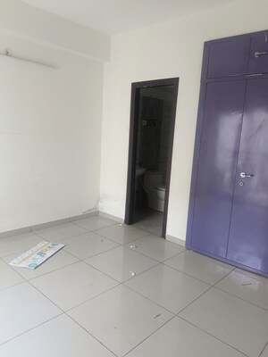 Room in 2 BHK Apartment at Gulshan Bellina, Sector 16 Greater Noida – for Rent