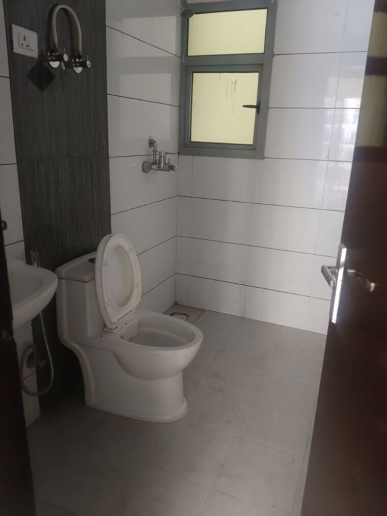 Bathroom, gulshan-bellina 2 Bedroom 1020 Sq.Ft. Apartment In Sector 16 Greater Noida Greater Noida 10181629