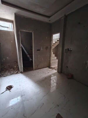 Room in 3.5 BHK Villa at Sector 10 Greater Noida – for Sale