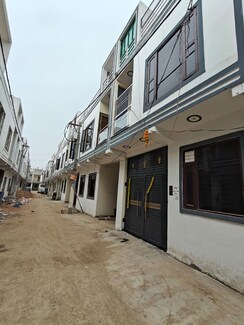 3.5 BHK + Pooja Room Villa For Sale in Sector 10 Greater Noida