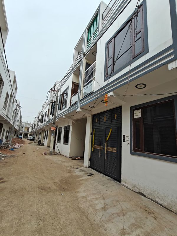 3.5 BHK + Pooja Room Villa For Sale in Sector 10 Greater Noida