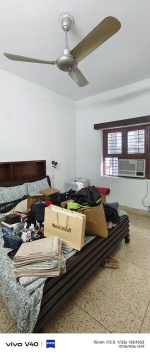 Team Area in 2.5 BHK Apartment at Defence Colony – for Rent