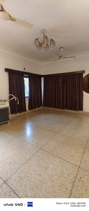 Bedroom in 2.5 BHK Apartment at Defence Colony – for Rent