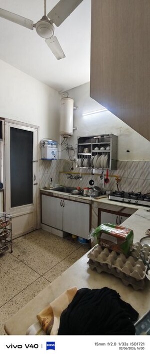 Team Area in 2.5 BHK Apartment at Defence Colony – for Rent
