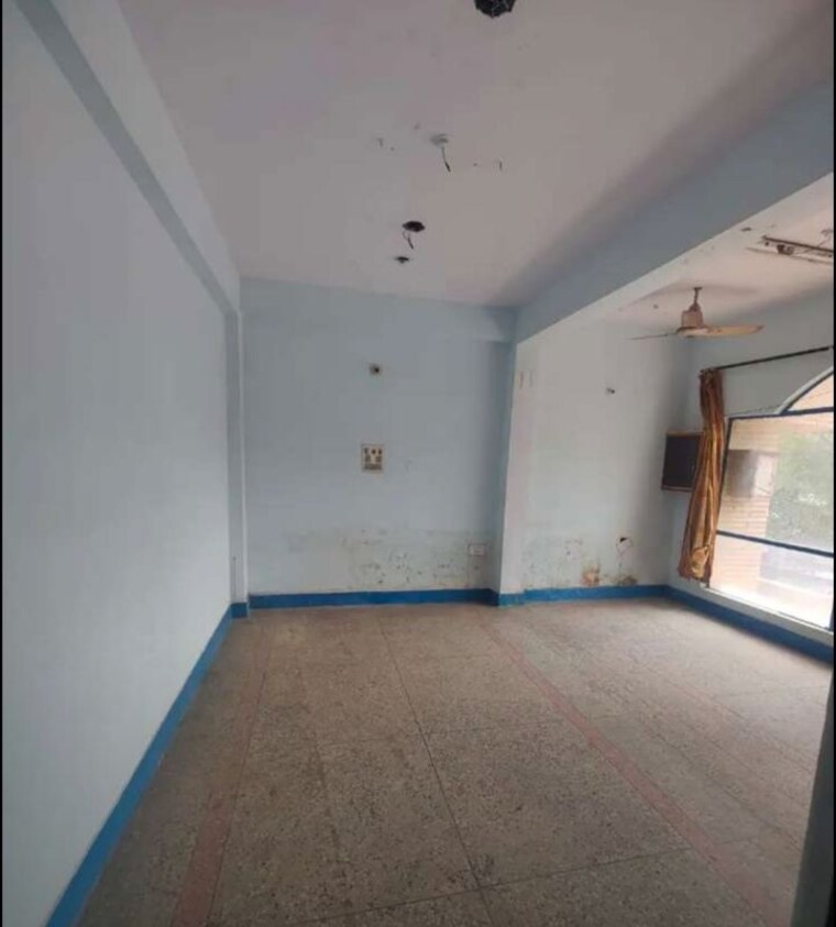 Room, hazratganj Commercial Office Space 1800 Sq.Ft. In Hazratganj Lucknow 10181732
