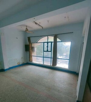 Room in  Office Space at Hazratganj – for Rent