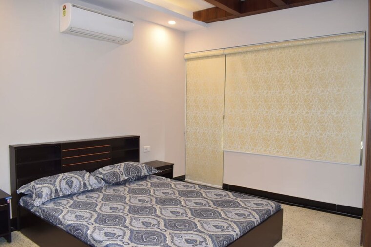 Bedroom, south extension ii 3 Bedroom 200 Sq.Yd. Builder Floor In South Extension ii Delhi 10181737