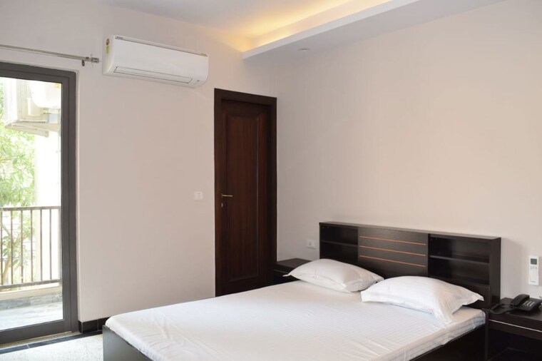 Bedroom, south extension ii 3 Bedroom 200 Sq.Yd. Builder Floor In South Extension ii Delhi 10181737