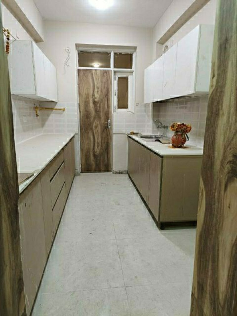 Kitchen, sector 88 3 Bedroom 250 Sq.Yd. Builder Floor In Sector 88 Faridabad 10181744