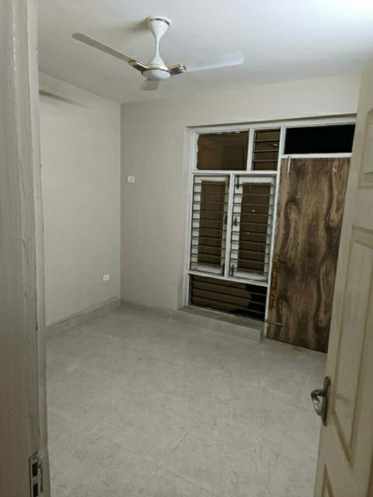 Room, sector 88 3 Bedroom 250 Sq.Yd. Builder Floor In Sector 88 Faridabad 10181744