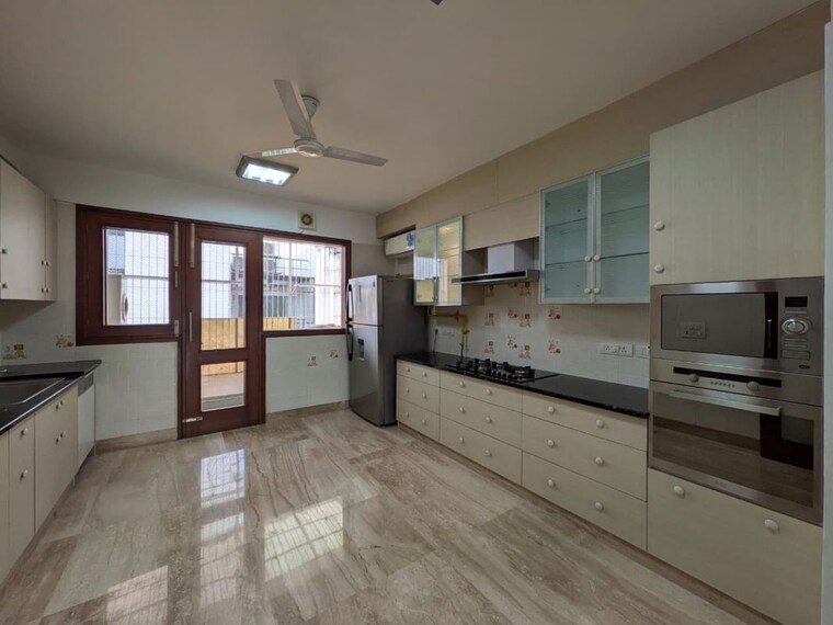 Kitchen, defence colony 3 Bedroom 325 Sq.Yd. Builder Floor In Defence Colony Delhi 10181749