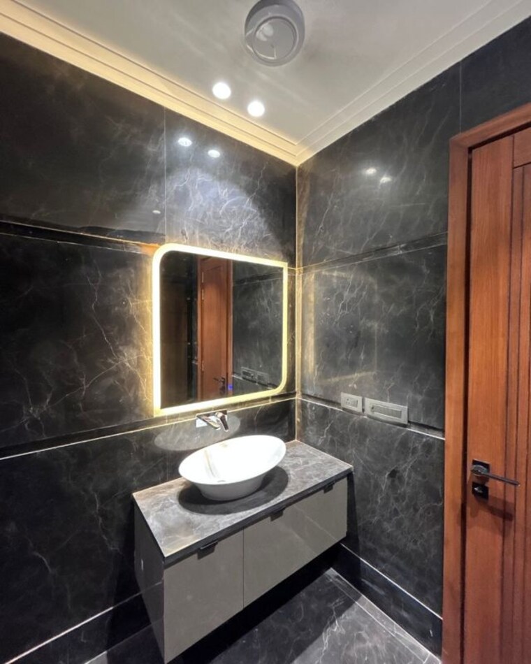 Kitchen, defence colony 3 Bedroom 325 Sq.Yd. Builder Floor In Defence Colony Delhi 10181757