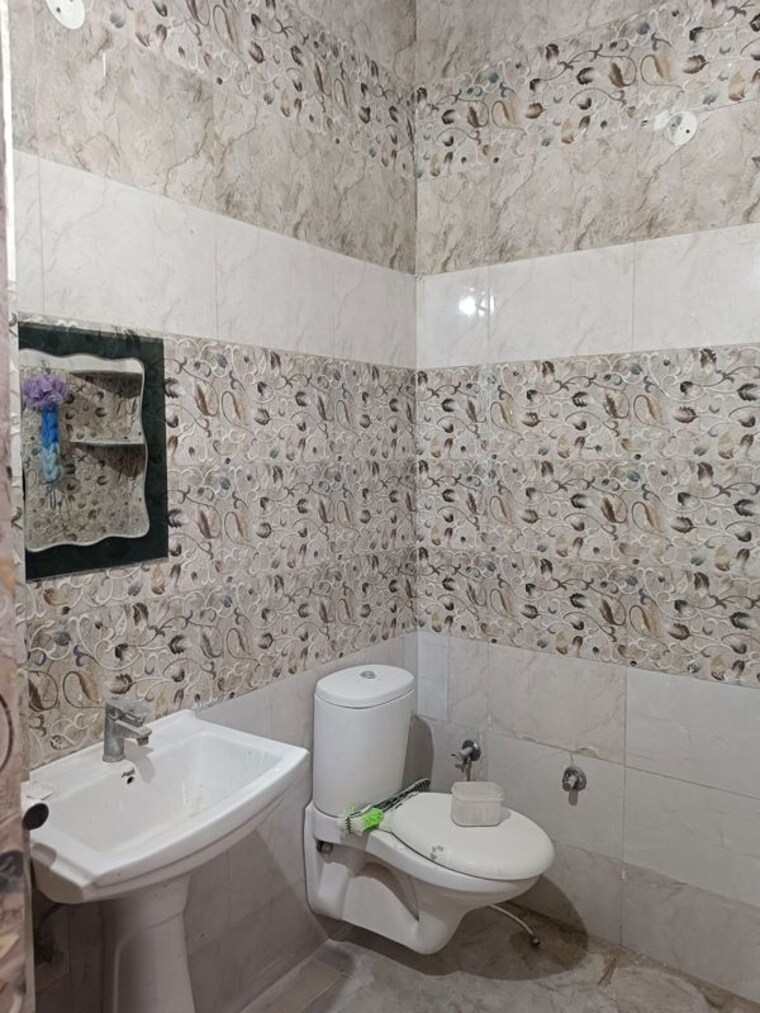 Bathroom, dhakoli 3 Bedroom 1200 Sq.Ft. Builder Floor In Dhakoli Zirakpur 10181762