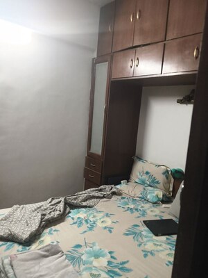 Bedroom in 1 BHK Apartment at Vile Parle West – for Rent