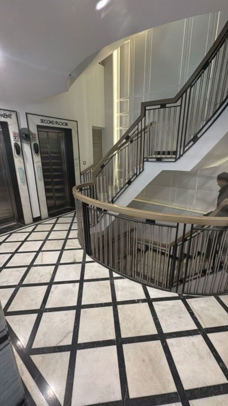 Balcony, south extension ii 4 Bedroom 400 Sq.Yd. Builder Floor In South Extension ii Delhi 10181766