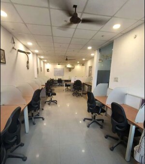  Office Space For Rent in Hazratganj