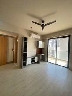 2 BHK + Extra Room Apartment For Rent in M3M Heights
