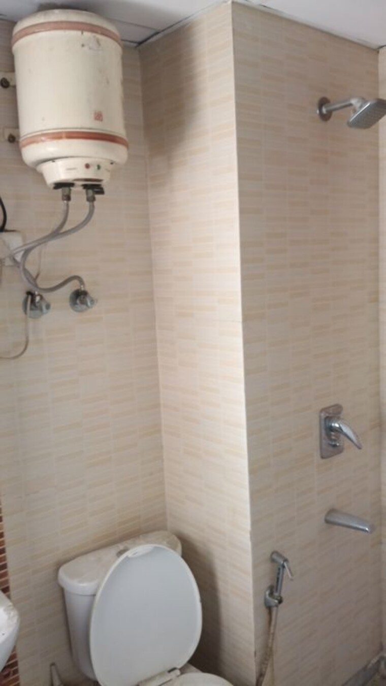 Bathroom, sector 39 3 Bedroom 2250 Sq.Ft. Apartment In Sector 39 Gurgaon 10181795