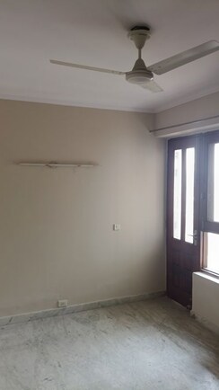 3 BHK + Servant Room Apartment For Rent in Sector 39