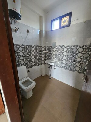 Bathroom in 3 BHK Builder Floor at Unitech South City II, Sector 50 – for Rent